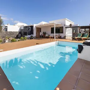 https://villa-lele.in-canary-islands.com